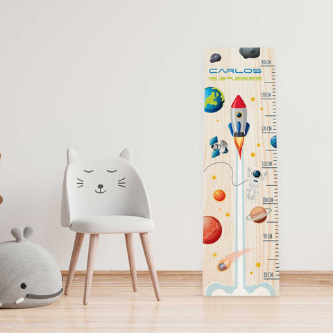 Messlatte mit Namen für Kinder im Rakete Design