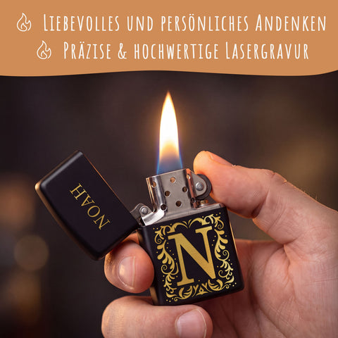 GRAVURZEILE x ZIPPO Personalisiertes Sturmfeuerzeug - Initalen - Windfest und Langlebig - Nachfüllbar