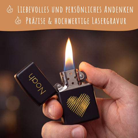 GRAVURZEILE x ZIPPO Personalisiertes Sturmfeuerzeug - Wunschtext & Icon - Windfest und Langlebig - Nachfüllbar