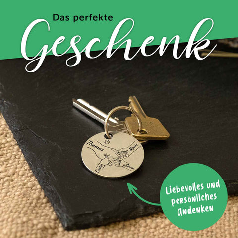 Schlüsselanhänger mit Gravur - Kinderhände halten Papa