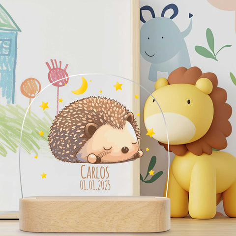 Kinder LED Nachtlicht mit Sockel aus Holz im Igel Design