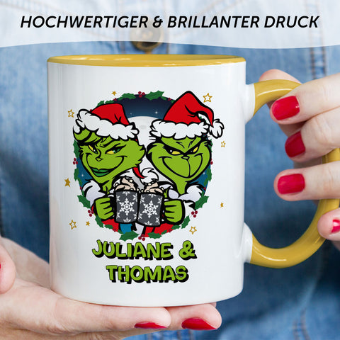 Bedruckte Tasse mit Weihnachtsmotiv - Grinch Paar mit Namen
