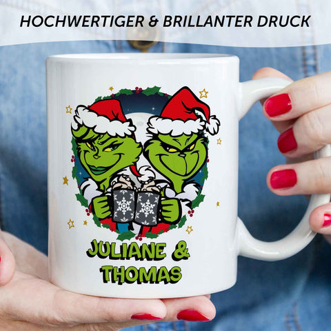 Bedruckte Tasse mit Weihnachtsmotiv - Grinch Paar mit Namen