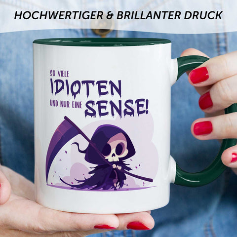 Bedruckte Tasse mit Spruch in lila - So viele Idioten und nur eine Sense