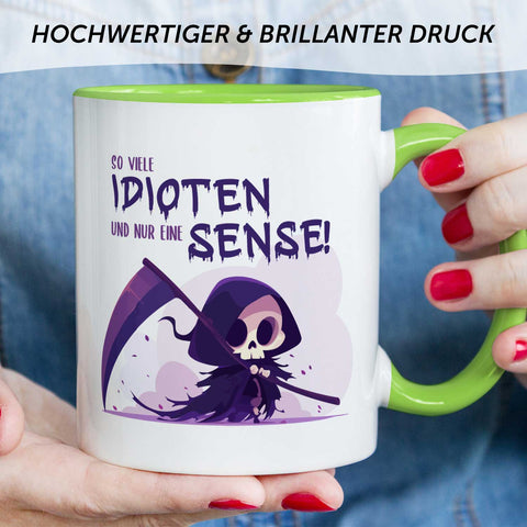 Bedruckte Tasse mit Spruch in lila - So viele Idioten und nur eine Sense