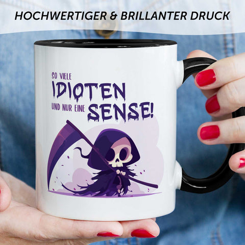 Bedruckte Tasse mit Spruch in lila - So viele Idioten und nur eine Sense