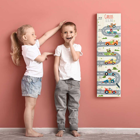 Messlatte mit Namen für Kinder im Rennauto Design