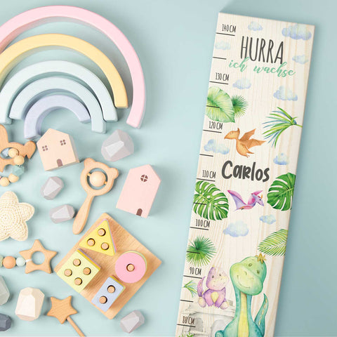Messlatte mit Namen für Kinder im Dinosaurier Design