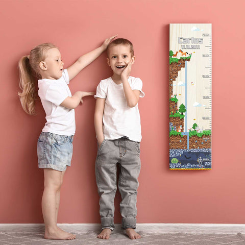 Messlatte mit Namen für Kinder im Pixelerde Design