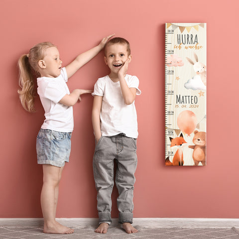 Messlatte mit Namen für Kinder im Party Design