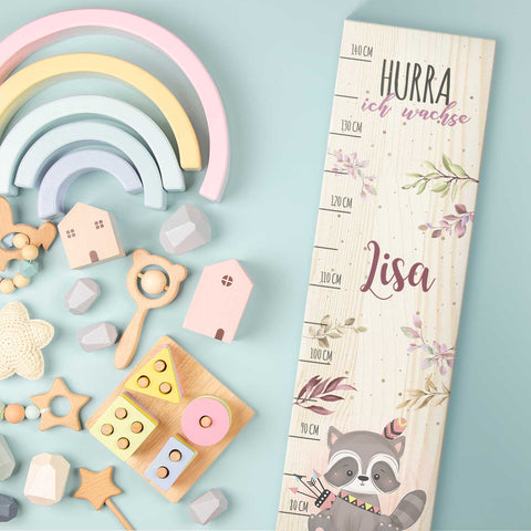 Messlatte mit Namen für Kinder im Waschbär Design