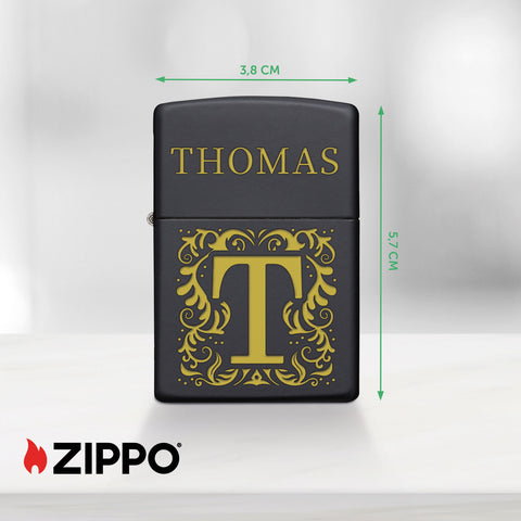 GRAVURZEILE x ZIPPO Personalisiertes Sturmfeuerzeug - Initalen - Windfest und Langlebig - Nachfüllbar