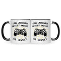 Bedruckte Tasse mit Spruch - Ein Zocker altert nicht er levelt