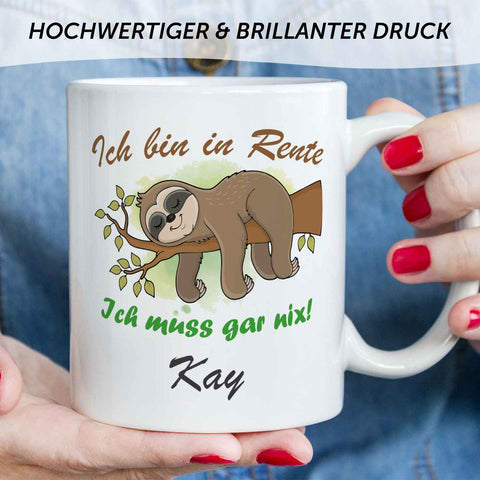 Bedruckte Tasse Faultier in Rente - Personalisiert mit Name