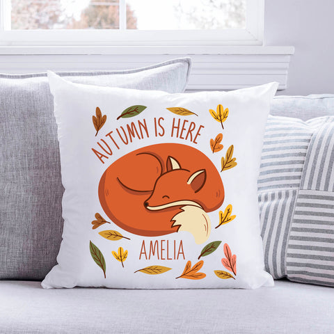 Bedrucktes Kissen mit Spruch Autumn is here mit Wunschname