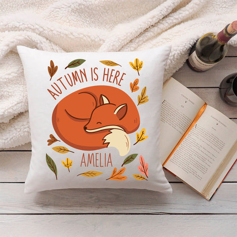 Bedrucktes Kissen mit Spruch Autumn is here mit Wunschname