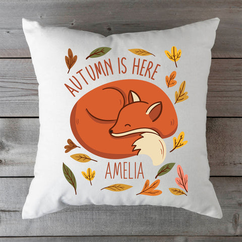 Bedrucktes Kissen mit Spruch Autumn is here mit Wunschname