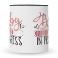 Bedruckte Tasse mit Spruch Baby in Progress