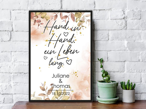 Holzschild Hand in Hand mit Namen & Datum