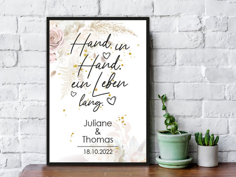 Holzschild Hand in Hand mit Namen & Datum