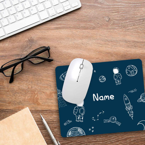 Bedrucktes Mousepad mit Wunschnamen im Weltall Design
