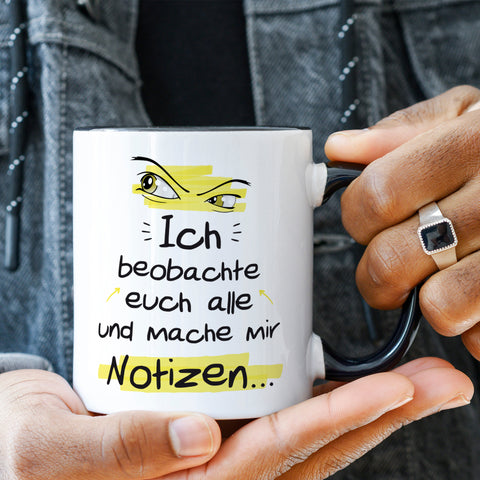 Bedruckte Tasse mit Spruch Ich beobachte euch alle