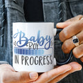 Bedruckte Tasse mit Spruch Baby in Progress