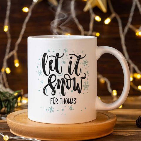 Bedruckte Tasse mit Weihnachtsmotiv im Let it Snow Design