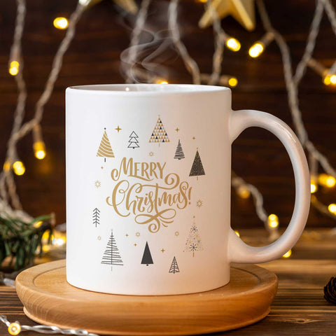 Bedruckte Tasse mit Weihnachtsmotiv im Weihnachtsbäume Design