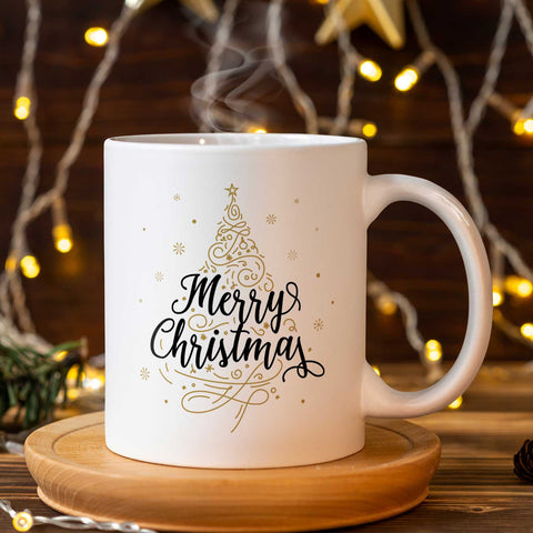 Bedruckte Tasse mit Weihnachtsmotiv im Weihnachtsbaum Design