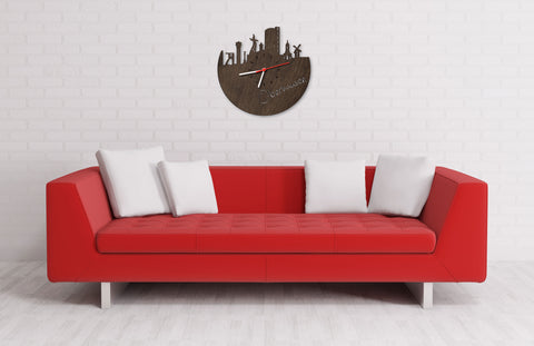 Wanduhr aus Holz Skyline Oberhausen Eiche geräuchert Wohnzimmer