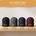 Vier personalisierte Mützen in Schwarz, Graphit, Navy und Bordeaux mit weißem Wunschtext