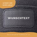 Nahaufnahme des Patches mit weiß gedrucktem Wunschtext, Druckfläche ca. 10 x 5 cm
