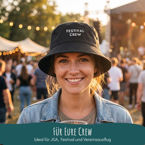 Bucket Hat mit Wunschtext auf dem Festival