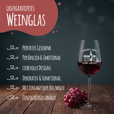 Stölzle Lausitz Weinglas mit Gravur "Drinks Well with others"
