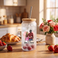 Glasbecher mit Bambusdeckel und personalisiertem Motiv Pärchen