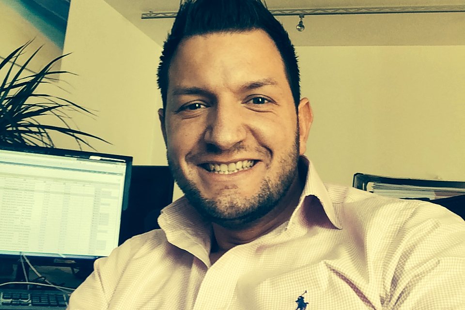 Archivbild: Thomas Marin Marban am Schreibtisch im Büro an der Drüenstraße