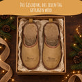 Personalisierte Hausschuhe in einer Geschenkbox zu Weihnachten, das Geschenk, das jeden Tag getragen wird
