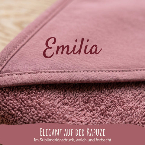 Name Emilia in Schreibschrift auf der Kapuze