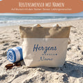 Herzensmensch Kühltasche mit Namen am Strand