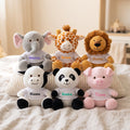Personalisierte Kuscheltiere mit Namen: Elefant, Giraffe, Löwe, Kuh, Panda und Schwein