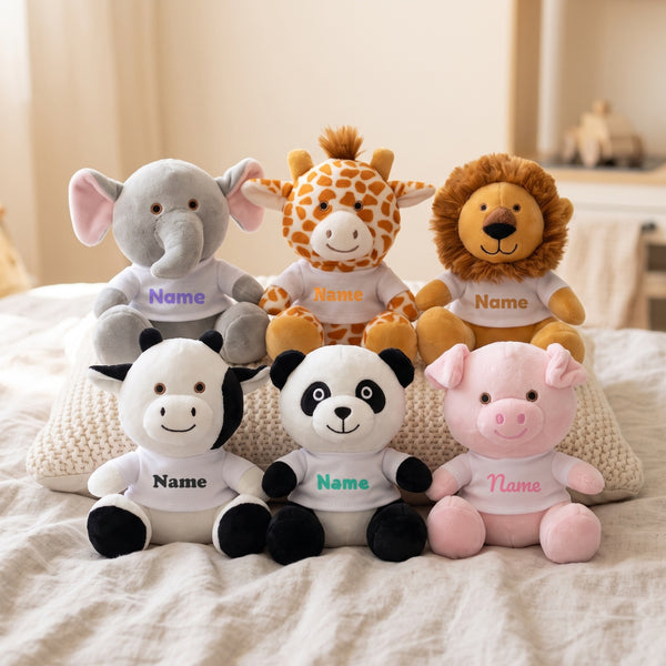 Personalisierte Kuscheltiere mit Namen: Elefant, Giraffe, Löwe, Kuh, Panda und Schwein