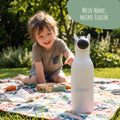 Kind beim Picknick mit Zebra Trinkflasche mit Namen